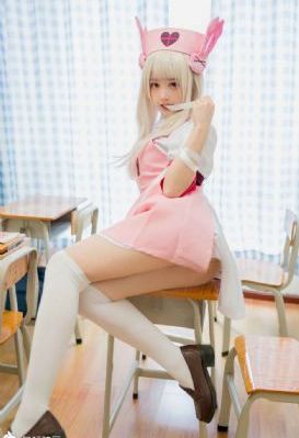 晚上进了二女小妍身体