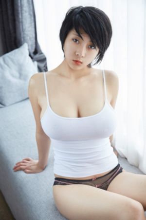办公室的超短裙女教师