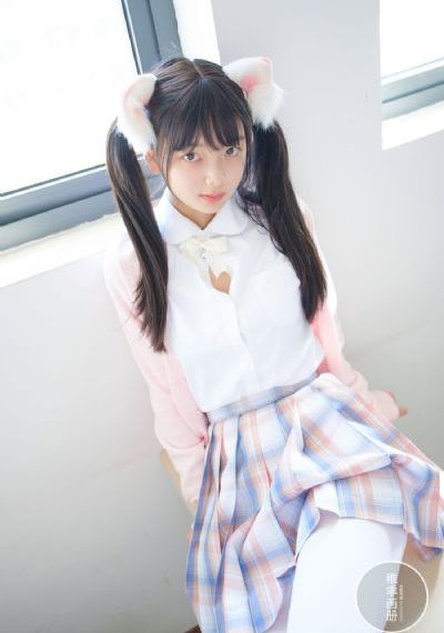 撕开她的乳罩慢慢捏捏视频