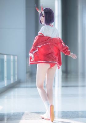 美女扒开尿道